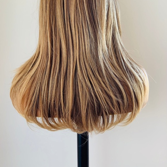 A Pretty 20” Toffee Brown Premium Fiber Wig with Bangs for Daily Wear or Events - Picture 11 of 11